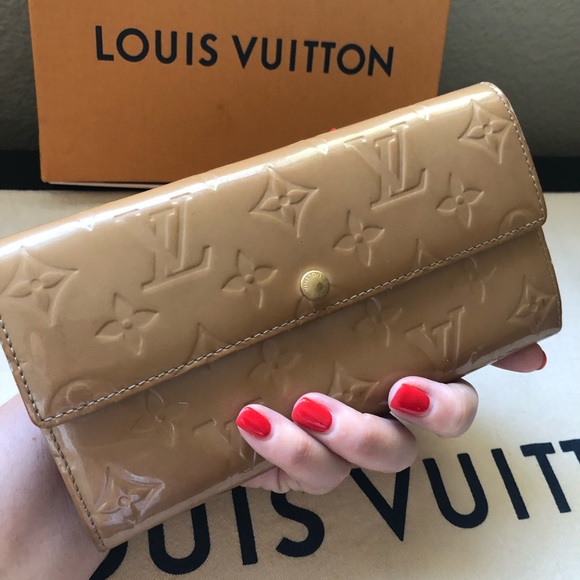 Louis Vuitton Handbags - Louis Vuitton Beige Vernis Sarah Long Wallet Auth